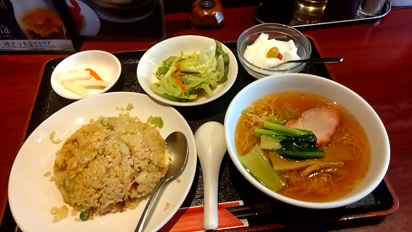 「五目炒飯（半ラーメンセット　９００円）」@厦門厨房の写真