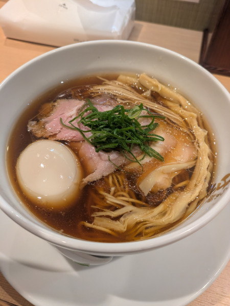 「特製醤油ラーメン」@らぁ麺 はやし田 新宿本店の写真