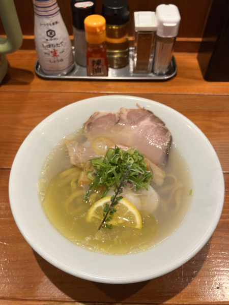 「【冬季限定】帆立の金の塩そば(ピロ麺・麺硬め・柚子胡椒)」@麺屋 真心の写真