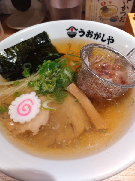 「特上8貫+追いかつおラーメンセット」@鮨とラーメン うおがしや 新橋店の写真