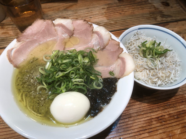 「特製牡蠣塩ラーメン（1,200円）、釜揚げシラス丼（350円）」@むかん 池袋の写真