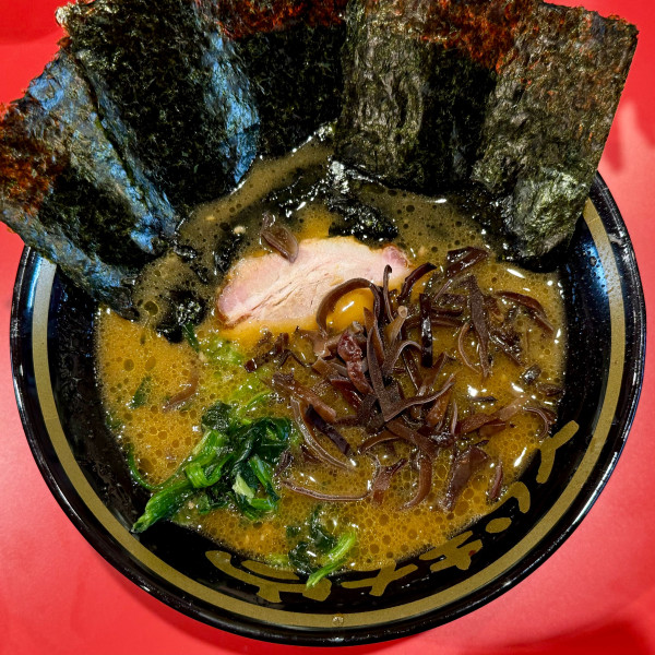 「ラーメン（並）（麺少なめ）¥900」@とらきち家の写真