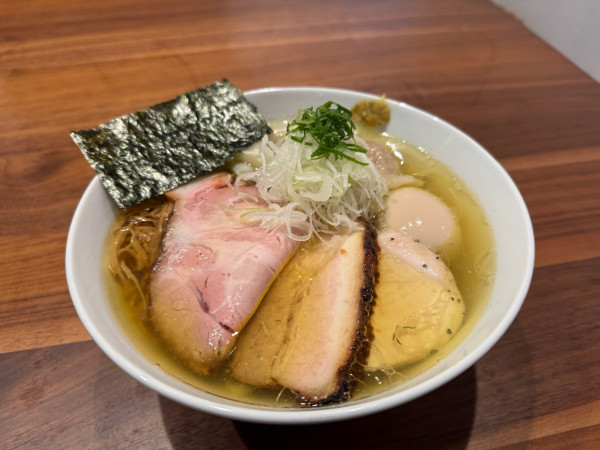 「塩特製ラーメン」@自家製手もみ麺 鈴ノ木の写真