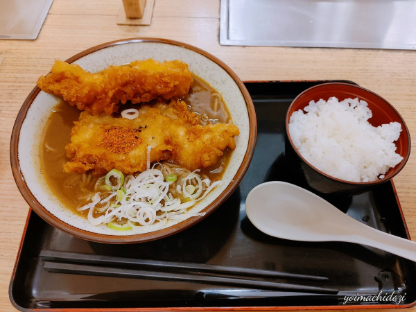 「鶏から揚げカレー南蛮そば　ライス付き」@立ちそば処 杜の写真