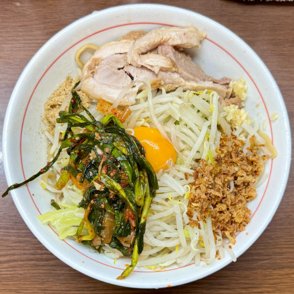 「小ラーメン ¥940 汁なし ¥120 ニラキムチ ¥120」@ラーメン二郎 横浜関内店の写真