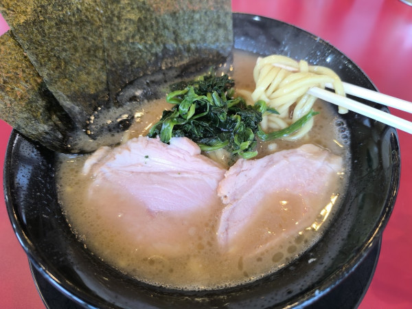 「ラーメン並(固めちょっと薄め)(900)」@家系ラーメン王道 王道之印の写真