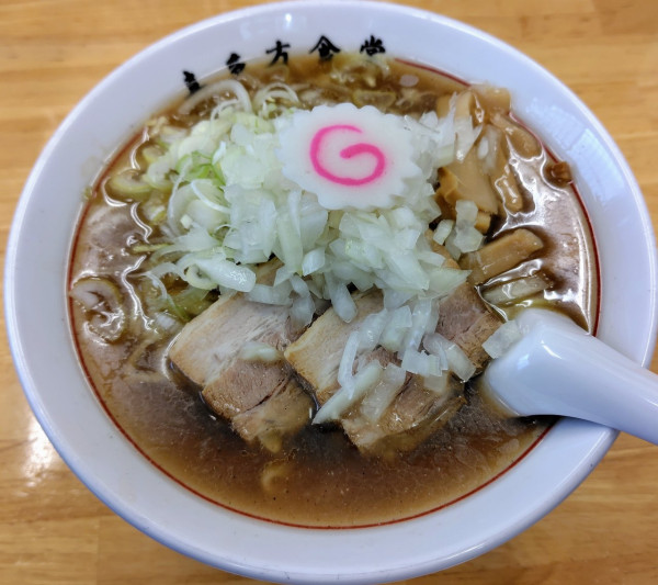 「醤油ラーメン(鶏油)玉ねぎ入り 850円 大盛り150円」@喜多方食堂 磯崎の写真