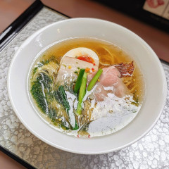 帆立と鯛と麺の画像