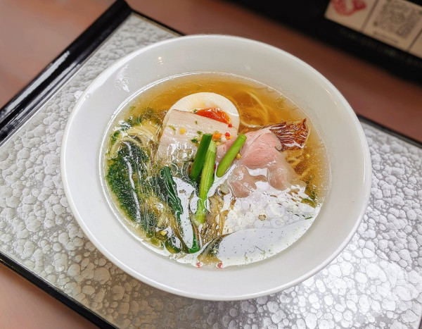 「真鯛の塩ラーメン」@帆立と鯛と麺の写真