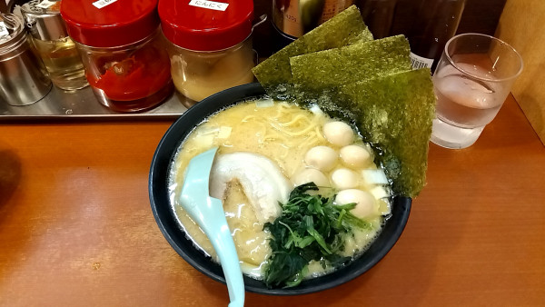 「醤油ラーメン（８８０円）＋うずら（１２０円）」@横浜家系ラーメン 極味家の写真