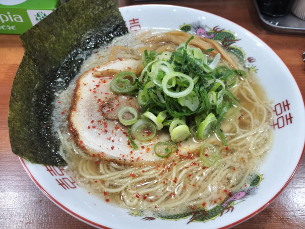 「背脂醤油ラーメン＋ネギトッピング」@らぁ麺 晴れルヤの写真