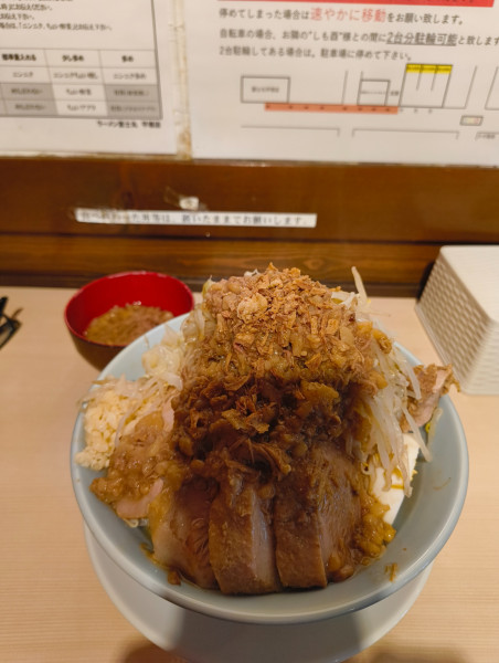 「ブタめん300g 油そば変更+ブタカスアブラ　1750円」@ラーメン富士丸 平塚店の写真