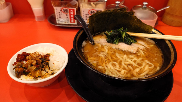 「ラーメンとライス」@横浜家系ラーメン 大輝家の写真