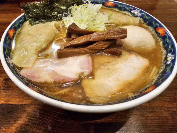 「もちもち雲呑味玉中華そば」@奈つやの中華そばの写真