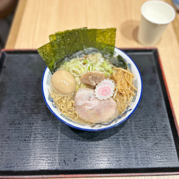 「味玉中華そば＋海苔」@舎鈴 東京サンケイビル店の写真