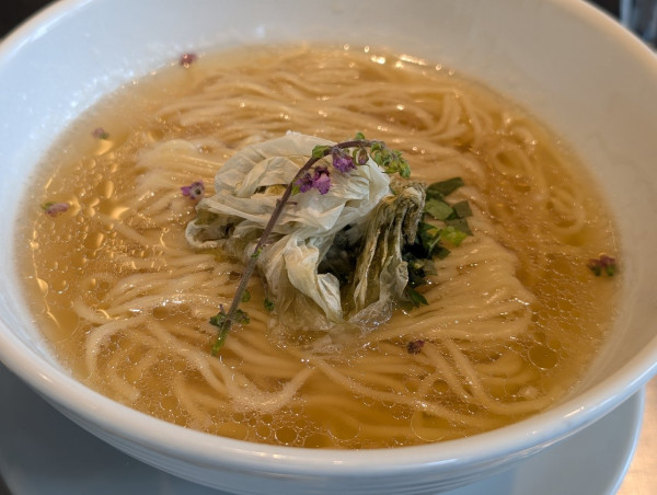 「羅臼昆布の塩出汁そば」@なにわ麺次郎 雅の写真