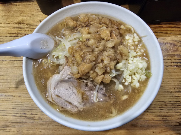 「ラーメン豚1枚 ニンニクアブラマシマシ 1000円」@限界を超えろ 弘前店の写真