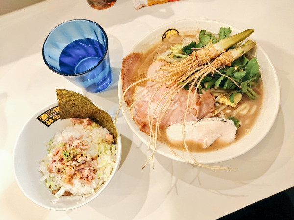 「【菜の日限定】芹塩濃菜麺、ミニ肉ごはん」@濃菜麺 井の庄 荻窪店の写真