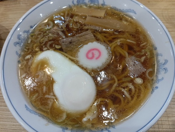 「らーめん・麺軽め+半熟玉子」@らーめん 高尾の写真