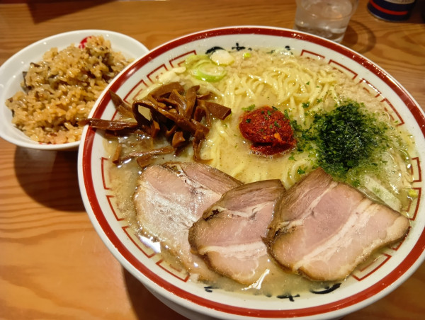 「山形辛味噌らーめん大盛　肉めし」@田中そば店 東京オペラシティ店の写真