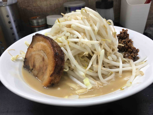 「１５０グラムラーメン」@豚ギャング 町田店の写真