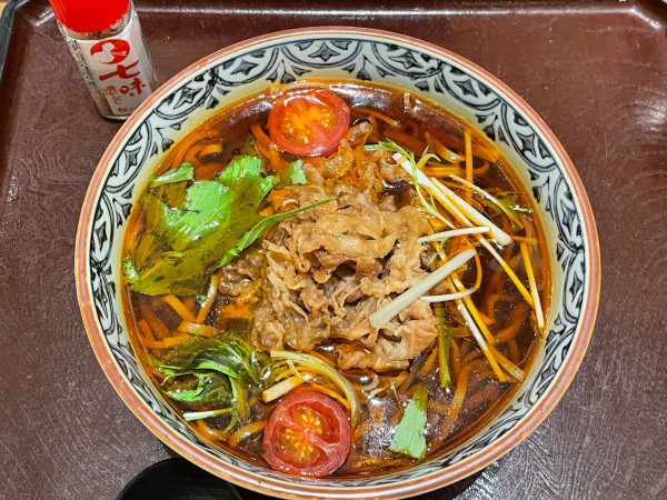 「黒の牛そば」@おひつごはん四六時中 大高店の写真