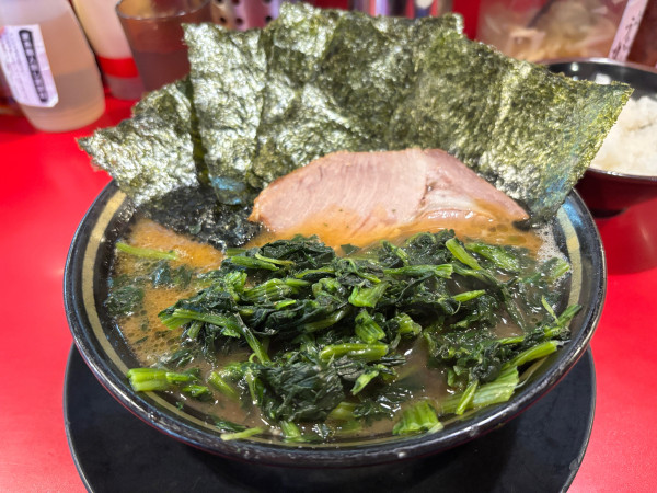 「ラーメン＋海苔、ほうれん草、半ライス」@家系ラーメン 王道 神道家の写真