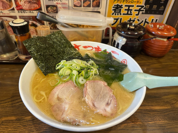 「らーめん中盛」@さつまっこ MEGAドンキホーテ大森山王店の写真