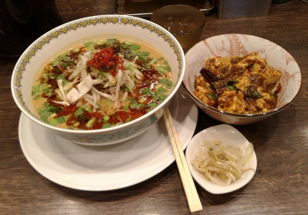 「汁あり担担麵+小麻婆丼(1400円)」@雲林坊 北千住東口店の写真