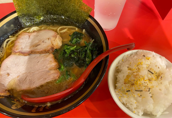 「ラーメン並　900円」@横濱家系ラーメン 裏川島家の写真