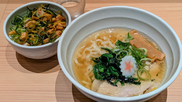 「柚子塩ラーメン＋ネギ飯（930円＋250円）」@横濱中華そば 上星商店 横浜コネクトスクエア店の写真