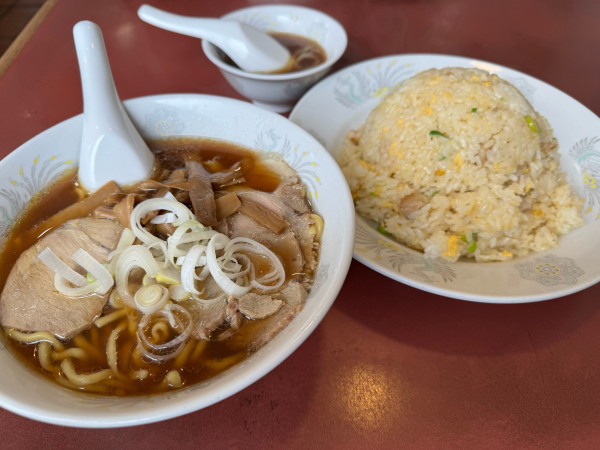 「チャーシューメン食べ切りサイズ＋チャーハン大盛り」@珍來総本店 八潮ドライブイン店の写真