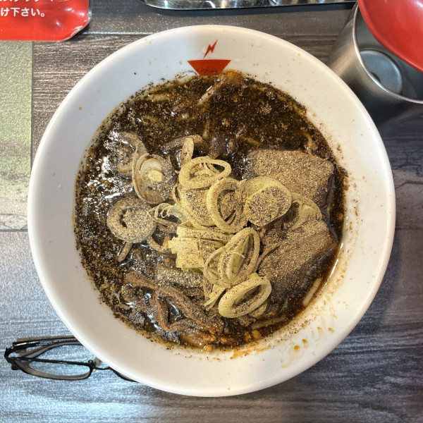 「ブラックラーメン」@crab台風。の写真