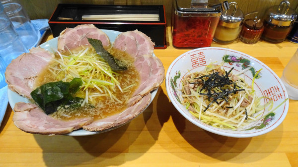 「ネギチャーシュー（1,200円）＋半肉ネギ丼（300円）」@ラーメン一二三の写真