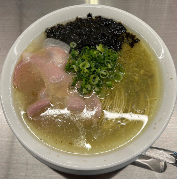 「牡蠣塩ラーメン¥800(オープンセールで¥500)」@むかん  錦糸町店の写真