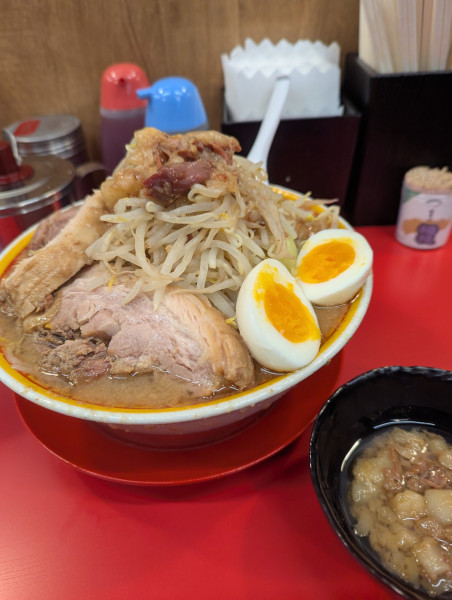 「ラーメン(豚2枚・ゆで卵)」@えどもんど 新橋の写真