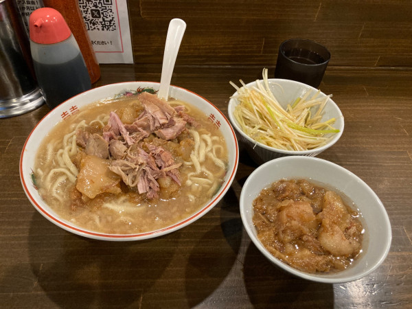 「ラーメン（豚抜き）+和えネギ×2」@男気らーめんアカギ 新田木崎店の写真