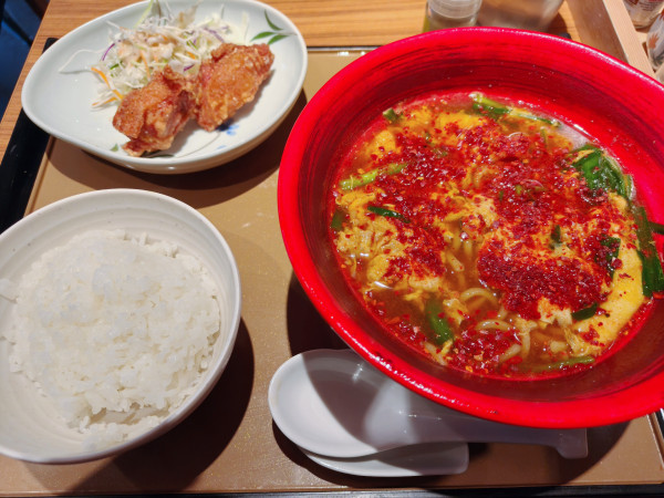 「【辛さ3倍】辛うま麺とから揚げの定食」@やよい軒 馬場口店の写真