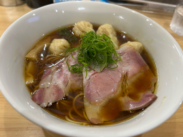 「ワンタン醤油ラーメン」@NAGASHARIの写真