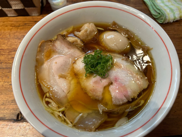 「ワンタン醤油ラーメン1300円+味玉150円」@ラーメン屋 トイ・ボックスの写真