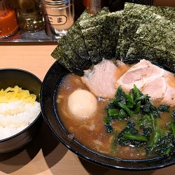 ラーメン（お好み全て普通）+チャーシュー1枚+味玉+海苔増し