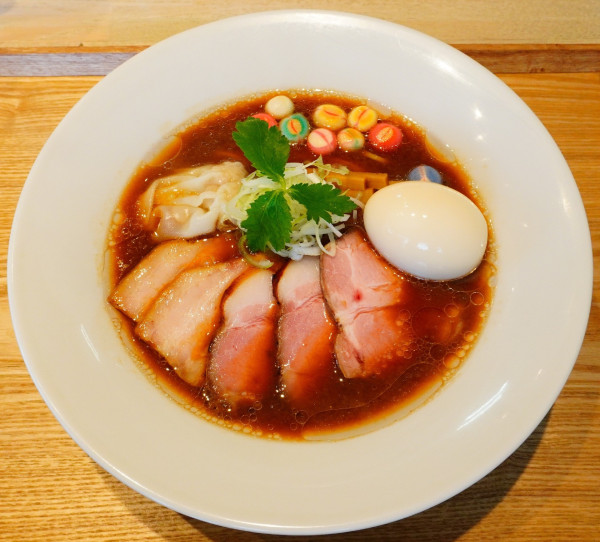 「【本店 冬の限定麺】宍道湖しじみ赤だし中華蕎麦＋特製変更券」@宍道湖しじみ中華蕎麦 琥珀 東京本店の写真