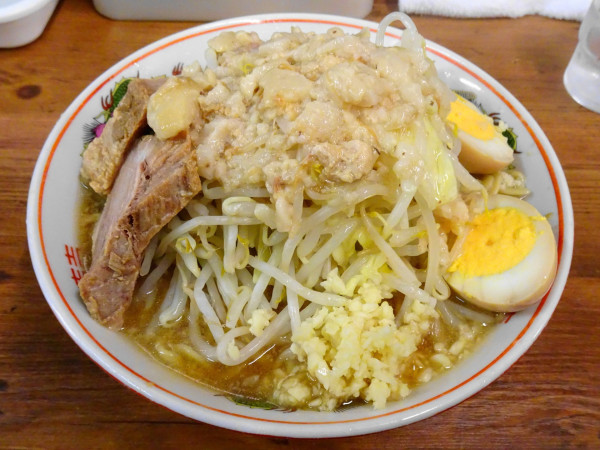 「小（900円）＋煮玉子（100円）ヤサイニンニクアブラ」@ラーメン二郎 品川店の写真