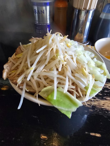 「醤油Ⅱ型 豚増し×5 たまねぎ 生たまご」@踊ろうサンダーバードの写真