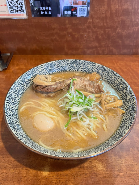 「豚なんこつチャーシュー麺」@ラーメン・まぜそば 麺丸の写真