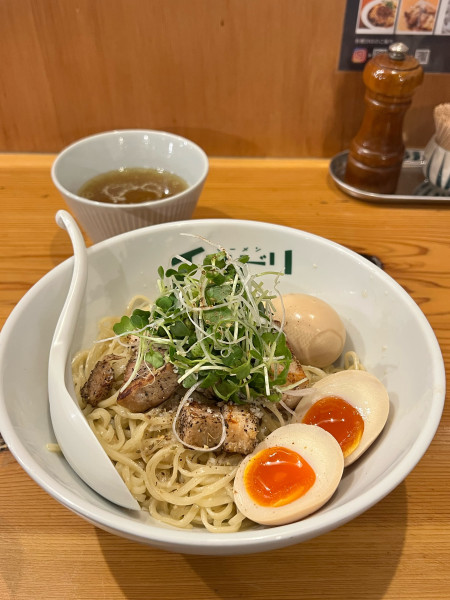 「鶏と煮干の焼きラーつけ麺」@ラーメン イロドリの写真