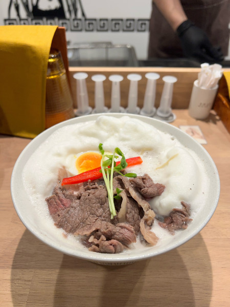 「肉爆盛ソルロンタンラーメン」@麺工房うしっしの写真