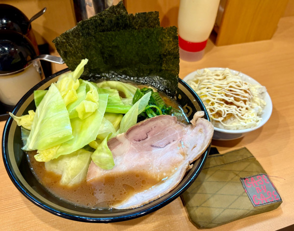 「ラーメン（並）＋キャベツ＋ライス食べ放題」@横濱家系ラーメン 四代目 野中家の写真