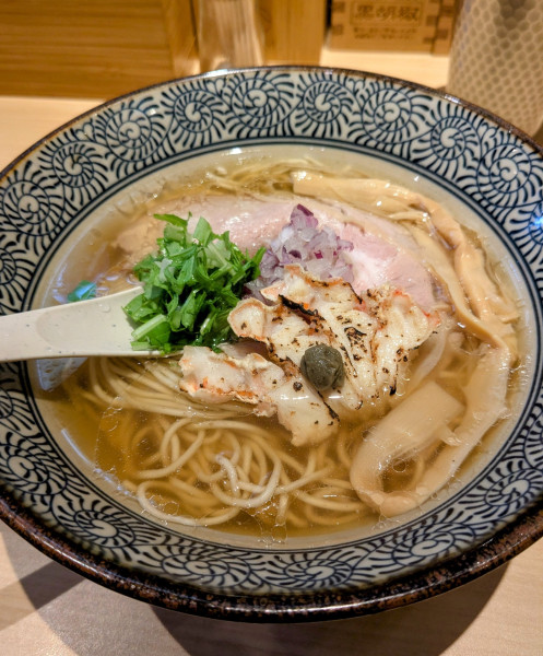 「淡麗ずわい蟹中華そば  890円」@鴨と蟹 中華そば 燈 登戸店の写真