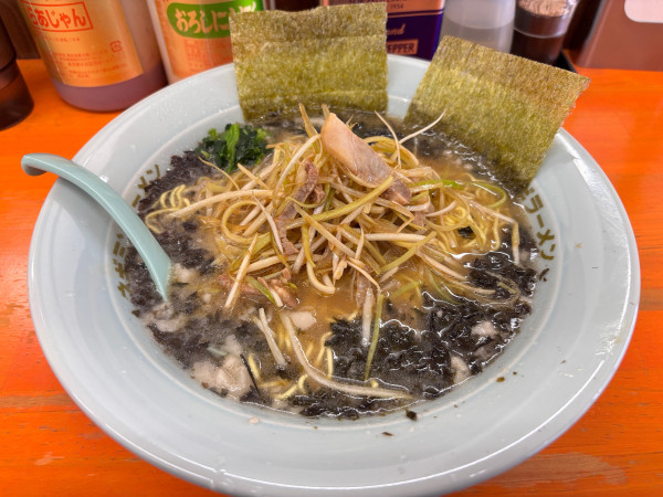 「黒バラ海苔ネギラーメン」@ラーメンショップ椿 春日部備後店の写真